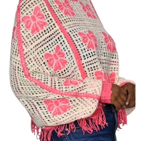 House of Harlow 1960 Pink Revolve Floral Crochet Fringe Poncho Sweater Boxy Boho - Picture 12 of 12
